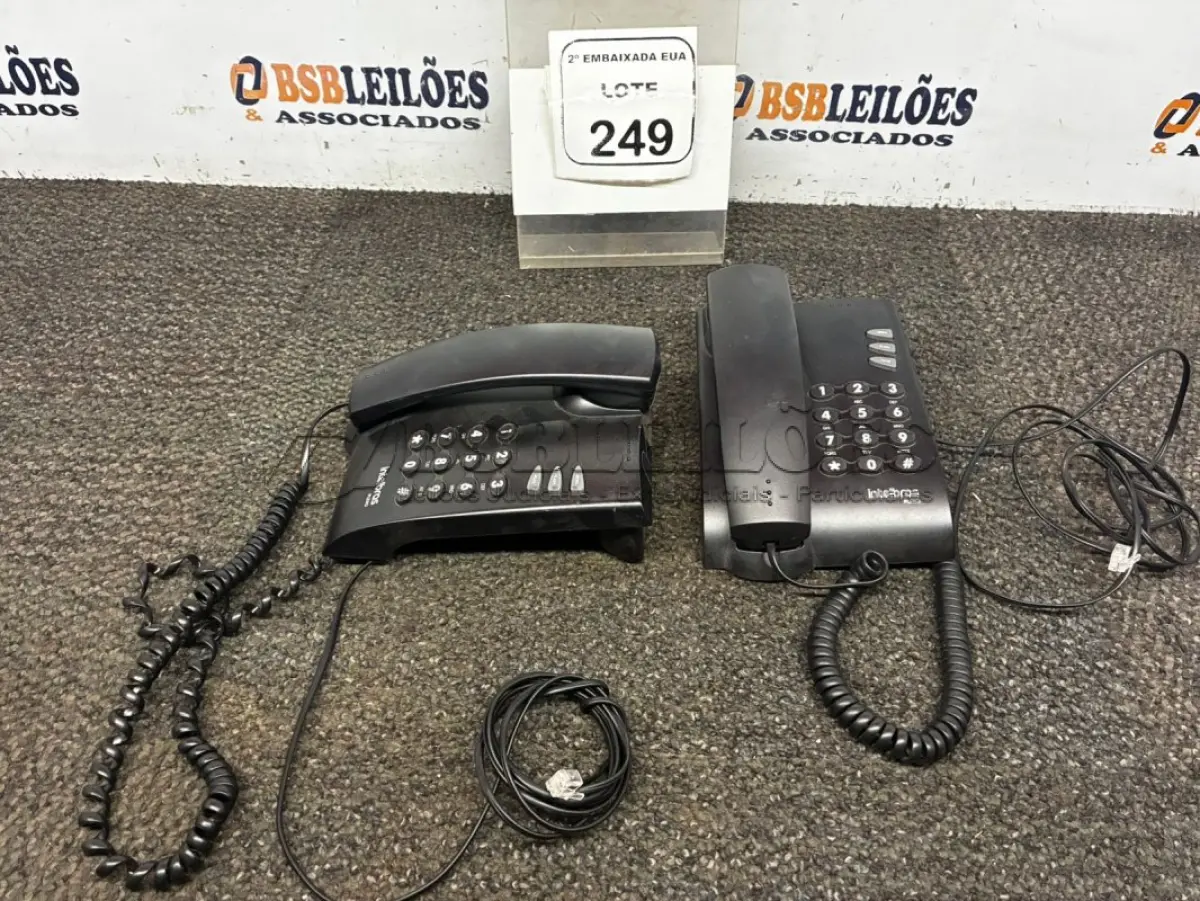 LOTE 249 - 02 APARELHOS DE TELEFONE. (NO ESTADO EM QUE SE ENCONTRA. SUJEITO A AVARIAS OCULTAS/VISÍVEIS.)
