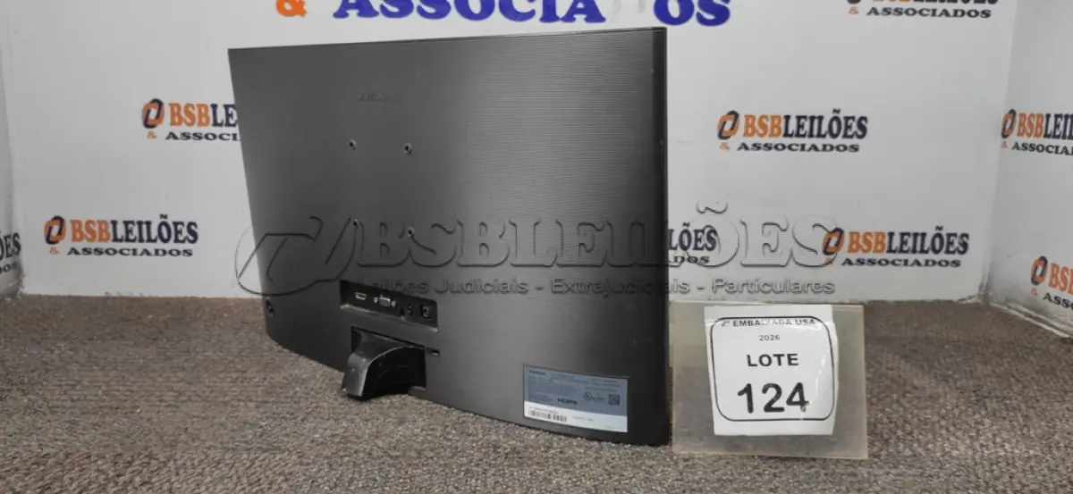 LOTE 124 - 01 MONITOR 24” TELA CURVA SEM PÉ MARCA SAMSUNG. (NO ESTADO EM QUE SE ENCONTRA. SUJEITO A AVARIAS OCULTAS/VISÍVEIS) AV9739B