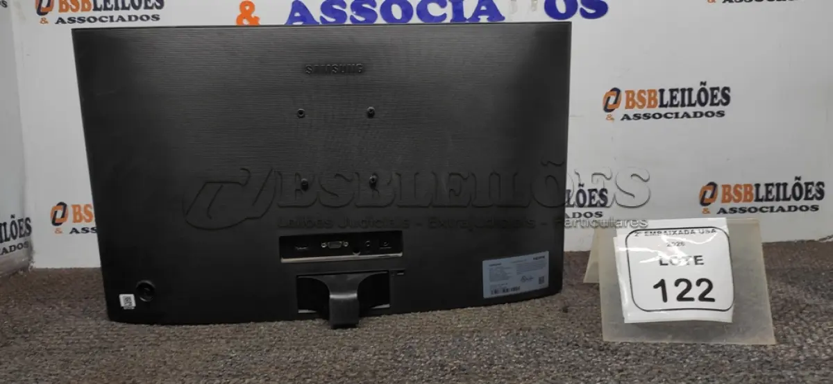 LOTE 122 - 01 MONITOR 24” HDMI TELA CURVA SEM PÉ MARCA SAMSUNG. (NO ESTADO EM QUE SE ENCONTRA. SUJEITO A AVARIAS OCULTAS/VISÍVEIS.) BH1478K
