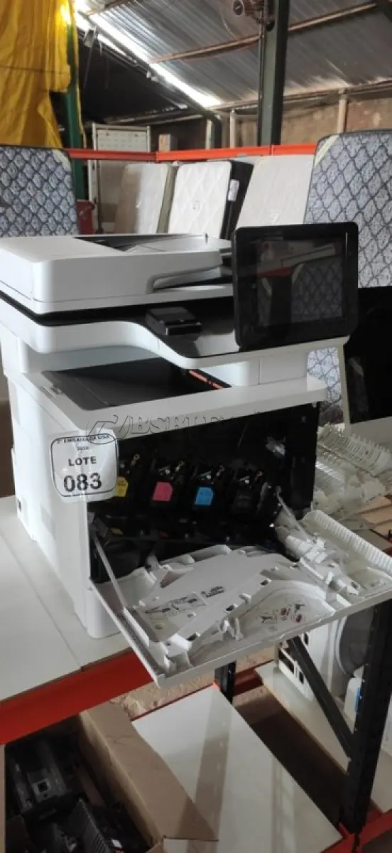 LOTE 083 - 01 IMPRESSORA (PRINTER COLOR LASER JET) ENTERPRISE MFP M577. (NO ESTADO EM QUE SE ENCONTRA. SUJEITO A AVARIAS OCULTAS/VISÍVEIS.) AU2196P 