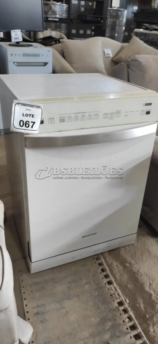 LOTE 067 - 01 LAVADORA DE LOUÇAS MARCA BRASTEMP 220V. (NO ESTADO EM QUE SE ENCONTRA. SUJEITO A AVARIAS OCULTAS/VISÍVEIS) BF8673H
