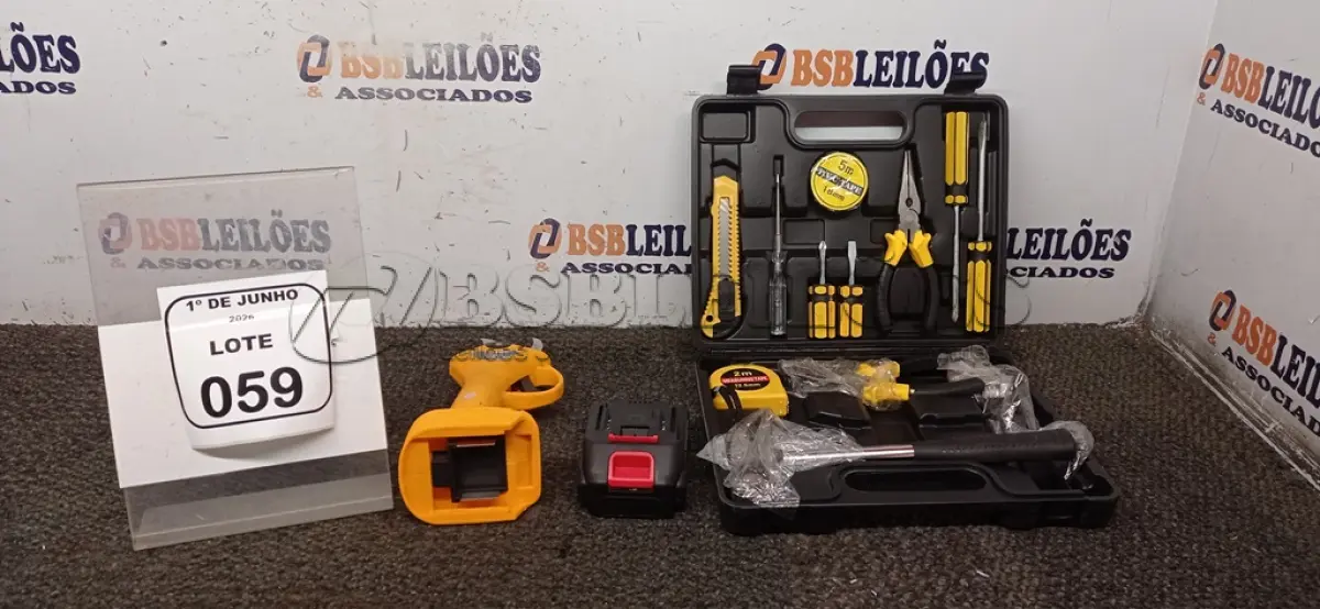 LOTE 059 - 01 TESOURA DE PODA COM BATERIA 48V MARCA OIVIDA E 01 KIT DE FERRAMENTA BÁSICAS MARCA BOMVINK. (NO ESTADO) ATENÇÃO! FAZER A VISITAÇÃO ANTES DE ARREMATAR, NÃO SABEMOS SE FUNCIONA, LEILÃO NÃO TEM GARANTIA E NEM DEVOLUÇÃO, SUJEITO A POSSÍVEIS AVARIAS VISÍVEIS/OCULTAS E/OU AUSÊNCIA DE COMPONENTES.