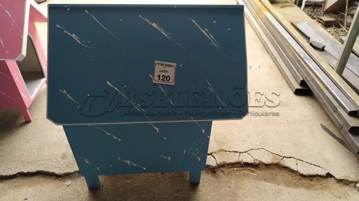 LOTE 120 - 01 CASA PARA PETS EM MADEIRA. (NO ESTADO) ATENÇÃO! FAZER A VISITAÇÃO ANTES DE ARREMATAR, NÃO SABEMOS SE FUNCIONA, LEILÃO NÃO TEM GARANTIA E NEM DEVOLUÇÃO, SUJEITO A POSSÍVEIS AVARIAS VISÍVEIS/OCULTAS E/OU AUSÊNCIA DE COMPONENTES.