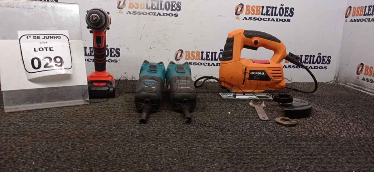 LOTE 029 - 01 FURADEIRA COM BATERIA 25V MARCA AUXOM, 01 SERRA TICO TICO MARCA MONDIAL E 02 ESMERILHADEIRAS SEM CABO MARCA TSSAPER. (NO ESTADO) ATENÇÃO! FAZER A VISITAÇÃO ANTES DE ARREMATAR, NÃO SABEMOS SE FUNCIONA, LEILÃO NÃO TEM GARANTIA E NEM DEVOLUÇÃO, SUJEITO A POSSÍVEIS AVARIAS VISÍVEIS/OCULTAS E/OU AUSÊNCIA DE COMPONENTES.