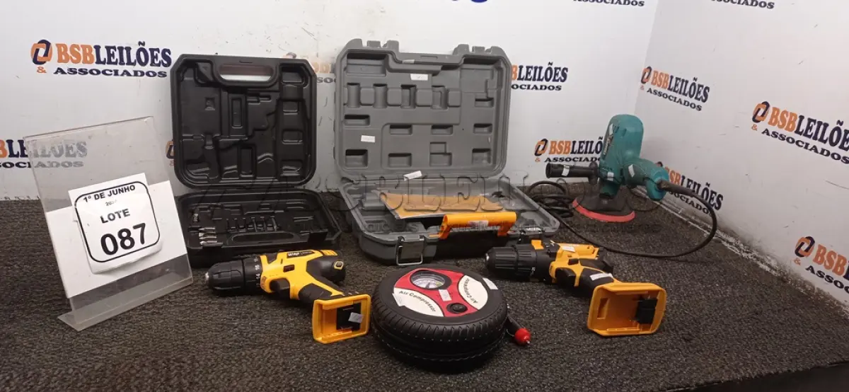 LOTE 087 - 01 LIXADEIRA MARCA TSSAPER, 01 COMPRESSOR DE AR E 02 PARAFUSADEIRAS SEM BATERIA E COM MALETA. (NO ESTADO) ATENÇÃO! FAZER A VISITAÇÃO ANTES DE ARREMATAR, NÃO SABEMOS SE FUNCIONA, LEILÃO NÃO TEM GARANTIA E NEM DEVOLUÇÃO, SUJEITO A POSSÍVEIS AVARIAS VISÍVEIS/OCULTAS E/OU AUSÊNCIA DE COMPONENTES.