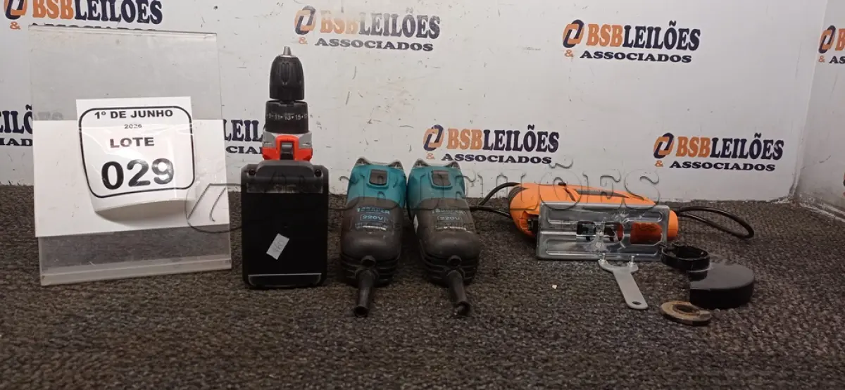 LOTE 029 - 01 FURADEIRA COM BATERIA 25V MARCA AUXOM, 01 SERRA TICO TICO MARCA MONDIAL E 02 ESMERILHADEIRAS SEM CABO MARCA TSSAPER. (NO ESTADO) ATENÇÃO! FAZER A VISITAÇÃO ANTES DE ARREMATAR, NÃO SABEMOS SE FUNCIONA, LEILÃO NÃO TEM GARANTIA E NEM DEVOLUÇÃO, SUJEITO A POSSÍVEIS AVARIAS VISÍVEIS/OCULTAS E/OU AUSÊNCIA DE COMPONENTES.