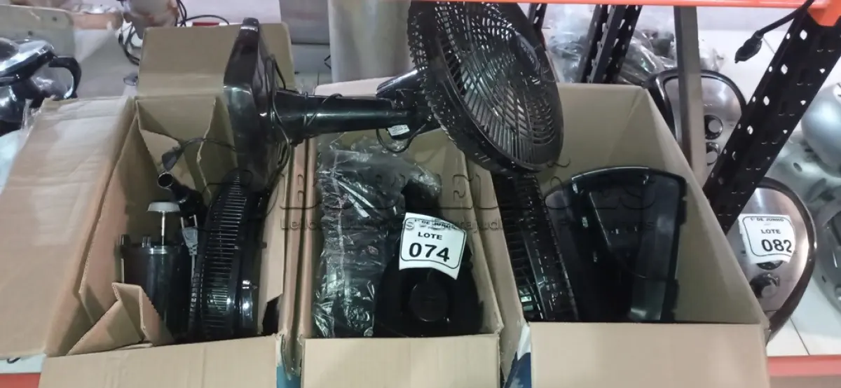 LOTE 074 - 04 VENTILADORES DESMONTADOS INCOMPLETOS MARCAS MONDIAL. (NO ESTADO) ATENÇÃO! FAZER A VISITAÇÃO ANTES DE ARREMATAR, NÃO SABEMOS SE FUNCIONA, LEILÃO NÃO TEM GARANTIA E NEM DEVOLUÇÃO, SUJEITO A POSSÍVEIS AVARIAS VISÍVEIS/OCULTAS E/OU AUSÊNCIA DE COMPONENTES.