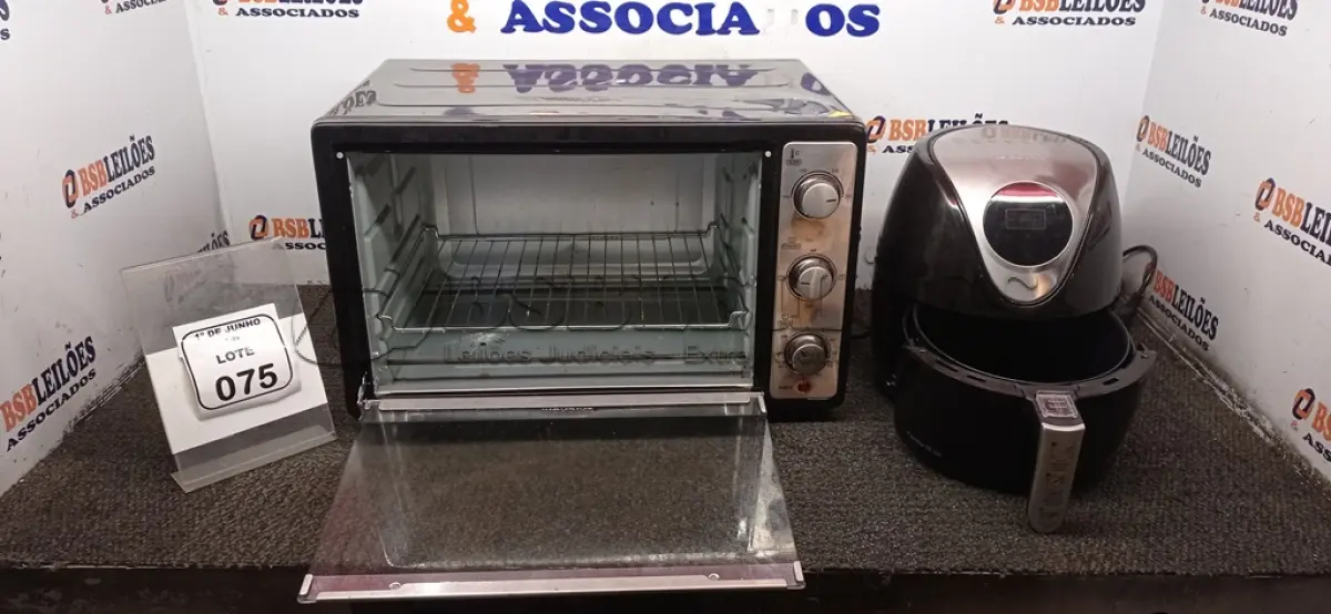 LOTE 075 - 01 FORNO 52L MODELO GRAND FAMILLY MARCA MONDIAL 01 AIR FRYER MARCA MONDIAL. (NO ESTADO) ATENÇÃO! FAZER A VISITAÇÃO ANTES DE ARREMATAR, NÃO SABEMOS SE FUNCIONA, LEILÃO NÃO TEM GARANTIA E NEM DEVOLUÇÃO, SUJEITO A POSSÍVEIS AVARIAS VISÍVEIS/OCULTAS E/OU AUSÊNCIA DE COMPONENTES.