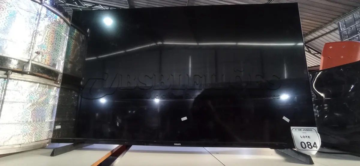 LOTE 084 - 01 TV LED 50’’ MARCA PHILIPS PARA RETIRADA DE PEÇAS. (NO ESTADO) ATENÇÃO! FAZER A VISITAÇÃO ANTES DE ARREMATAR, NÃO SABEMOS SE FUNCIONA, LEILÃO NÃO TEM GARANTIA E NEM DEVOLUÇÃO, SUJEITO A POSSÍVEIS AVARIAS VISÍVEIS/OCULTAS E/OU AUSÊNCIA DE COMPONENTES.