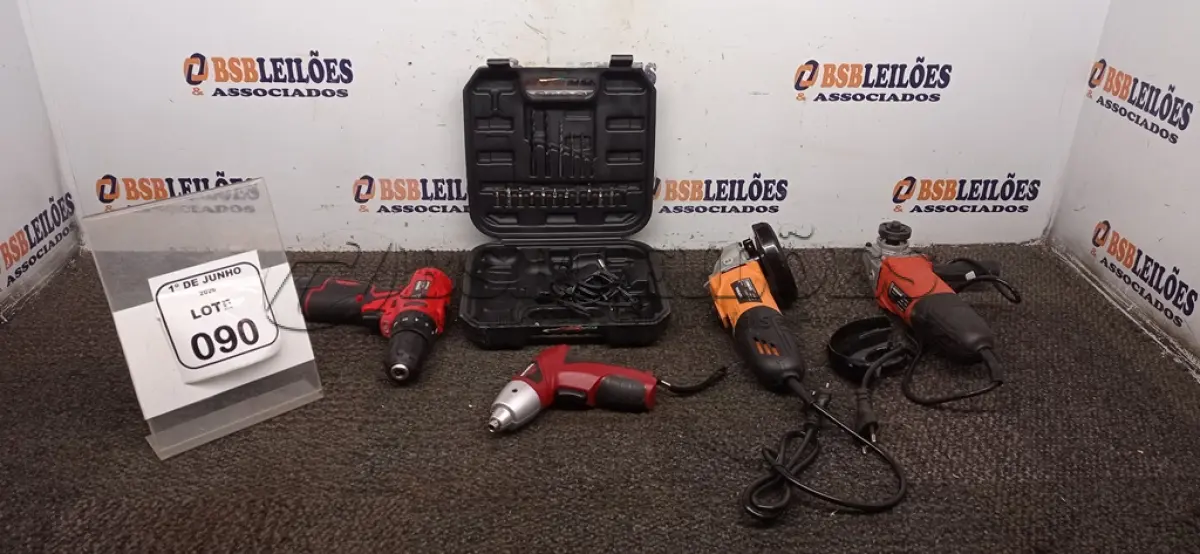 LOTE 090 - 01 PARAFUSADEIRA A BATERIA 12V COM BITS E MALETA MARCA MONDIAL, 01 PARAFUSADEIRA 4,8V MARCA MONDIAL E 02 ESMERILHADEIRAS MARCA MONDIAL. (NO ESTADO) ATENÇÃO! FAZER A VISITAÇÃO ANTES DE ARREMATAR, NÃO SABEMOS SE FUNCIONA, LEILÃO NÃO TEM GARANTIA E NEM DEVOLUÇÃO, SUJEITO A POSSÍVEIS AVARIAS VISÍVEIS/OCULTAS E/OU AUSÊNCIA DE COMPONENTES.