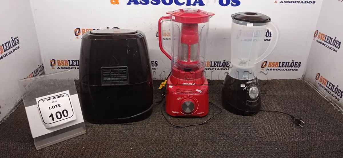 LOTE 100 - 01 AIR FRYER 5L 220V MARCA MONDIAL E 02 LIQUIDIFICADORES 220V MARCA MONDIAL. (NO ESTADO) ATENÇÃO! FAZER A VISITAÇÃO ANTES DE ARREMATAR, NÃO SABEMOS SE FUNCIONA, LEILÃO NÃO TEM GARANTIA E NEM DEVOLUÇÃO, SUJEITO A POSSÍVEIS AVARIAS VISÍVEIS/OCULTAS E/OU AUSÊNCIA DE COMPONENTES.