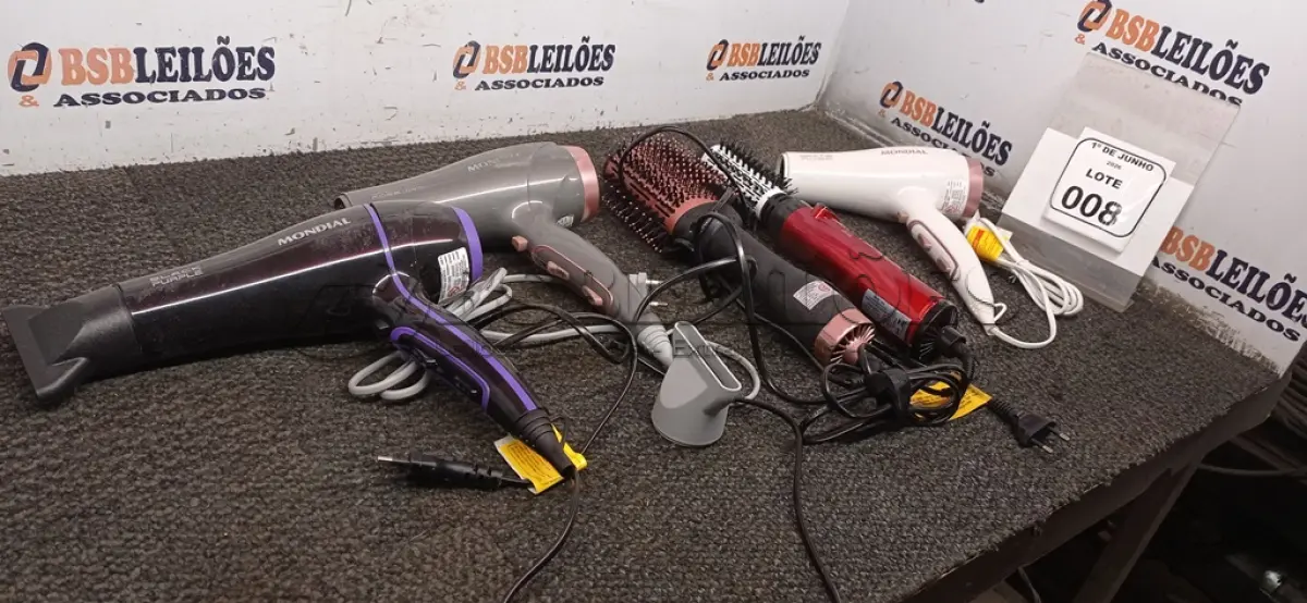 LOTE 008 - 03 SECADORES DE CABELO 220V E 02 ESCOVAS DE CABELO ELÉTRICAS 220V MARCA MONIDAL. (NO ESTADO) ATENÇÃO! FAZER A VISITAÇÃO ANTES DE ARREMATAR, NÃO SABEMOS SE FUNCIONA, LEILÃO NÃO TEM GARANTIA E NEM DEVOLUÇÃO, SUJEITO A POSSÍVEIS AVARIAS VISÍVEIS/OCULTAS E/OU AUSÊNCIA DE COMPONENTES.