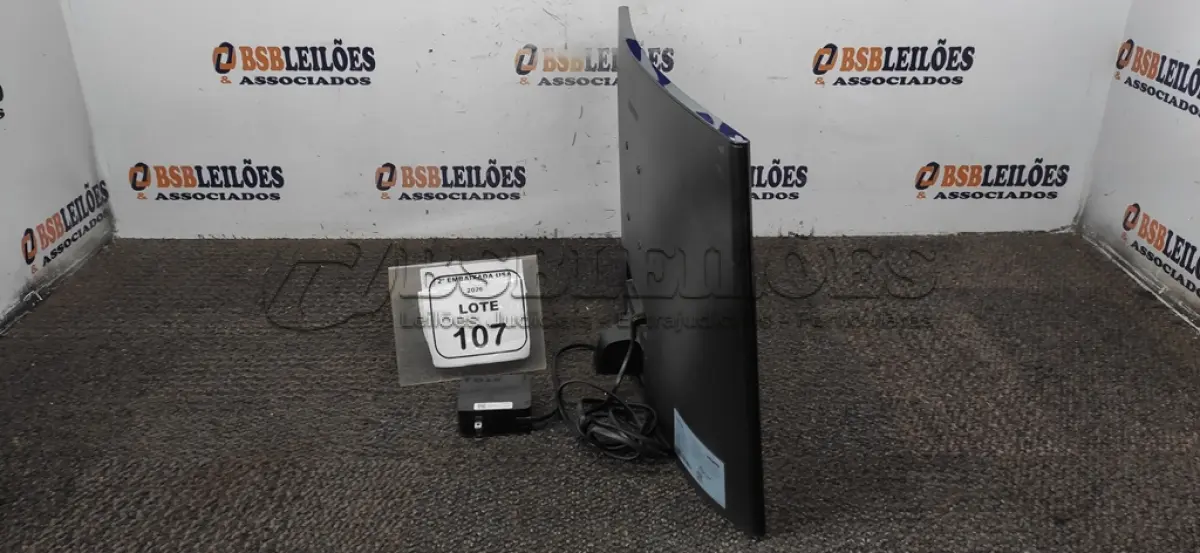 LOTE 107 - 01 MONITOR 24” HDMI TELA CURVA MARCA SAMSUNG. (NO ESTADO EM QUE SE ENCONTRA. SUJEITO A AVARIAS OCULTAS/VISÍVEIS.) BH1478J