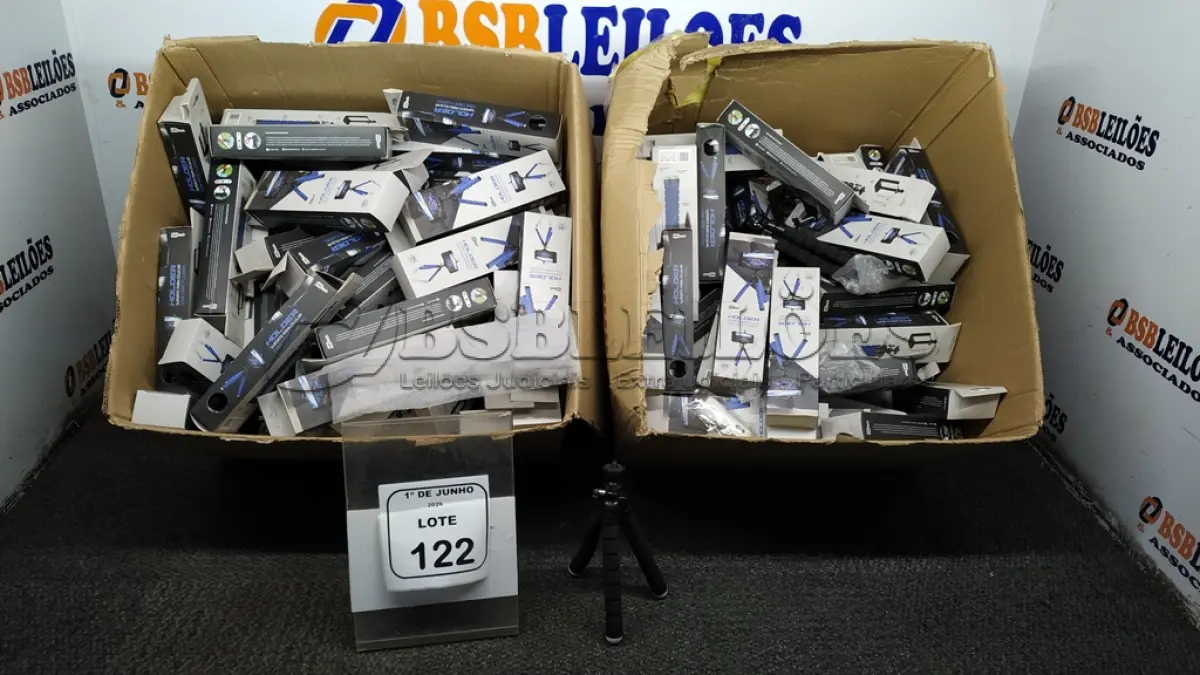 LOTE 122 - 01 LOTE COM GRANDE QUANTIDADE DE TRIPÉS PARA CELULAR. (NO ESTADO) ATENÇÃO! FAZER A VISITAÇÃO ANTES DE ARREMATAR, NÃO SABEMOS SE FUNCIONA, LEILÃO NÃO TEM GARANTIA E NEM DEVOLUÇÃO, SUJEITO A POSSÍVEIS AVARIAS VISÍVEIS/OCULTAS E/OU AUSÊNCIA DE COMPONENTES.