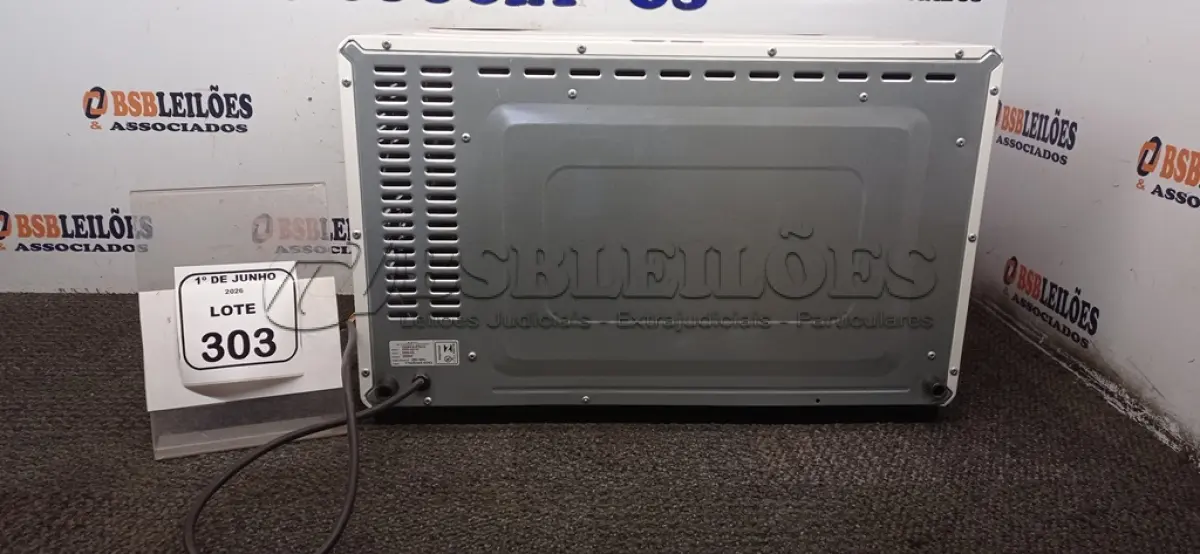 LOTE 303 - 01 FORNO 52L MODELO GRAND FAMILLY MARCA MONDIAL. (NO ESTADO) ATENÇÃO! FAZER A VISITAÇÃO ANTES DE ARREMATAR, NÃO SABEMOS SE FUNCIONA, LEILÃO NÃO TEM GARANTIA E NEM DEVOLUÇÃO, SUJEITO A POSSÍVEIS AVARIAS VISÍVEIS/OCULTAS E/OU AUSÊNCIA DE COMPONENTES.