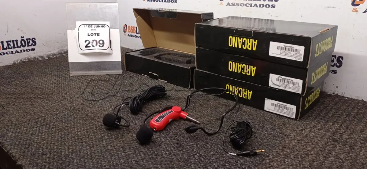 LOTE 209 - 04 MICROFONES AURICULAR COM MICROFONE DE LAPELA MODELO LA500 MARCA ARCANO. (NO ESTADO) ATENÇÃO! FAZER A VISITAÇÃO ANTES DE ARREMATAR, NÃO SABEMOS SE FUNCIONA, LEILÃO NÃO TEM GARANTIA E NEM DEVOLUÇÃO, SUJEITO A POSSÍVEIS AVARIAS VISÍVEIS/OCULTAS E/OU AUSÊNCIA DE COMPONENTES.