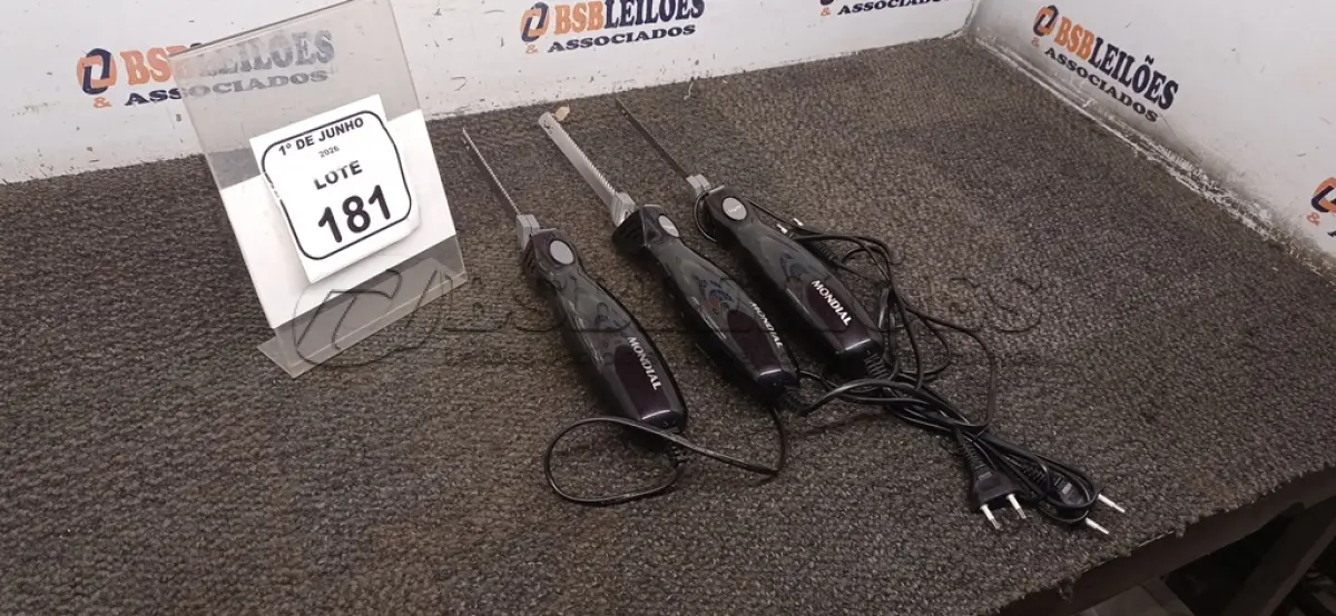 LOTE 181 - 03 FACAS ELÉTRICAS 220V MARCA MONDIAL. (NO ESTADO) ATENÇÃO! FAZER A VISITAÇÃO ANTES DE ARREMATAR, NÃO SABEMOS SE FUNCIONA, LEILÃO NÃO TEM GARANTIA E NEM DEVOLUÇÃO, SUJEITO A POSSÍVEIS AVARIAS VISÍVEIS/OCULTAS E/OU AUSÊNCIA DE COMPONENTES.