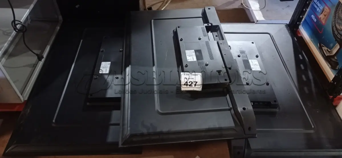LOTE 427 - 02 TVS LCD 43’’ MARCA PHILIPS. (NO ESTADO) ATENÇÃO! FAZER A VISITAÇÃO ANTES DE ARREMATAR, NÃO SABEMOS SE FUNCIONA, LEILÃO NÃO TEM GARANTIA E NEM DEVOLUÇÃO, SUJEITO A POSSÍVEIS AVARIAS VISÍVEIS/OCULTAS E/OU AUSÊNCIA DE COMPONENTES.
