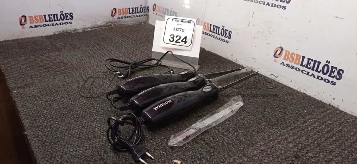 LOTE 324 - 03 FACAS ELÉTRICAS 220V MARCA MONDIAL. (NO ESTADO) ATENÇÃO! FAZER A VISITAÇÃO ANTES DE ARREMATAR, NÃO SABEMOS SE FUNCIONA, LEILÃO NÃO TEM GARANTIA E NEM DEVOLUÇÃO, SUJEITO A POSSÍVEIS AVARIAS VISÍVEIS/OCULTAS E/OU AUSÊNCIA DE COMPONENTES.
