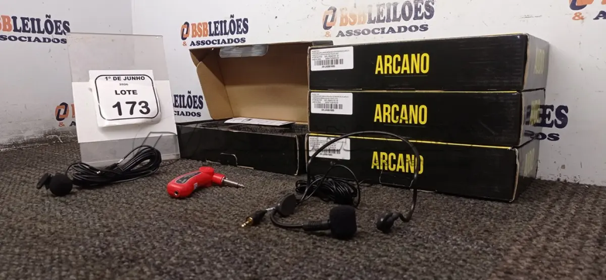 LOTE 173 - 04 MICROFONES AURICULAR COM MICROFONE DE LAPELA MODELO LA500 MARCA ARCANO. (NO ESTADO) ATENÇÃO! FAZER A VISITAÇÃO ANTES DE ARREMATAR, NÃO SABEMOS SE FUNCIONA, LEILÃO NÃO TEM GARANTIA E NEM DEVOLUÇÃO, SUJEITO A POSSÍVEIS AVARIAS VISÍVEIS/OCULTAS E/OU AUSÊNCIA DE COMPONENTES.