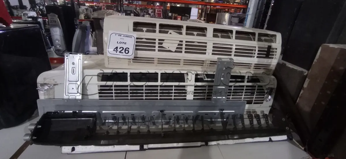 LOTE 426 - 01 EVAPORADORA 220V MODELO TIPO SPLIT UNIDADE INTERNA 22.000 BTU/H MARCA SPRINGER E 01 EVAPORADORA MODELO TLEA12FS-ADR DE 220V 12.00 BTU/H MARCA YORK. (NO ESTADO) ATENÇÃO! FAZER A VISITAÇÃO ANTES DE ARREMATAR, NÃO SABEMOS SE FUNCIONA, LEILÃO NÃO TEM GARANTIA E NEM DEVOLUÇÃO, SUJEITO A POSSÍVEIS AVARIAS VISÍVEIS/OCULTAS E/OU AUSÊNCIA DE COMPONENTES.
