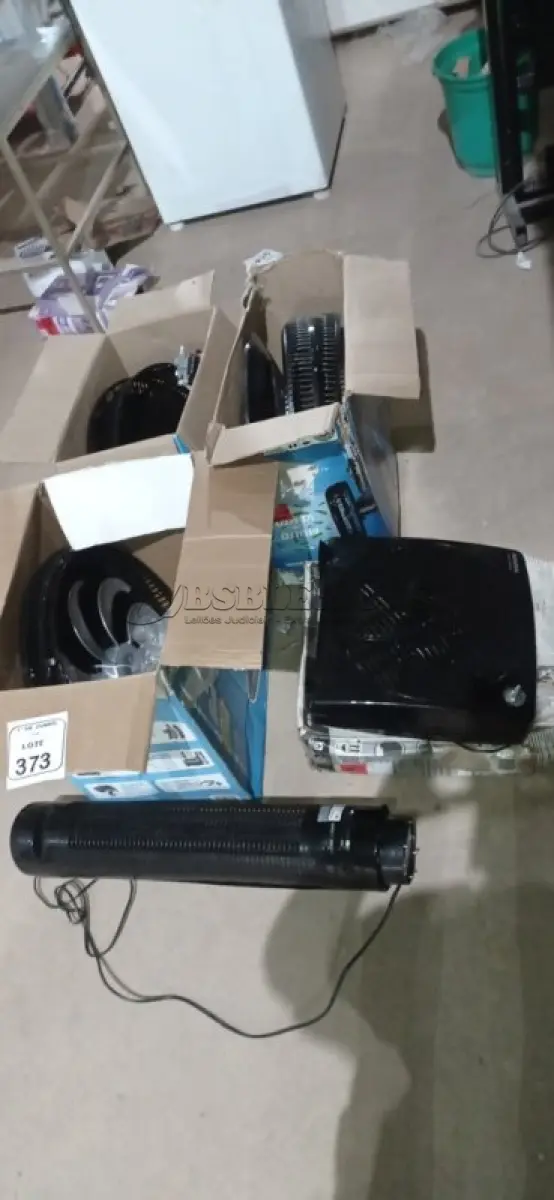 LOTE 373 - 05 VENTILADORES DE MODELOS DIVERSOS 220V MARCA MONDIAL DESMONTADOS INCOMPLETOS. (NO ESTADO) ATENÇÃO! FAZER A VISITAÇÃO ANTES DE ARREMATAR, NÃO SABEMOS SE FUNCIONA, LEILÃO NÃO TEM GARANTIA E NEM DEVOLUÇÃO, SUJEITO A POSSÍVEIS AVARIAS VISÍVEIS/OCULTAS E/OU AUSÊNCIA DE COMPONENTES.