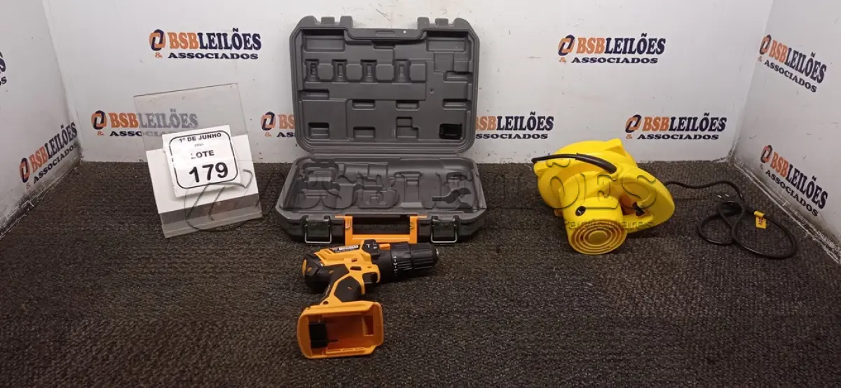 LOTE 179 - 01 FURADEIRA COM MALETA SEM BATERIA MARCA WAP E 01 SOPRADOR E ASPIRADOR 220V 700W MARCA BOMVINK. (NO ESTADO) ATENÇÃO! FAZER A VISITAÇÃO ANTES DE ARREMATAR, NÃO SABEMOS SE FUNCIONA, LEILÃO NÃO TEM GARANTIA E NEM DEVOLUÇÃO, SUJEITO A POSSÍVEIS AVARIAS VISÍVEIS/OCULTAS E/OU AUSÊNCIA DE COMPONENTES.
