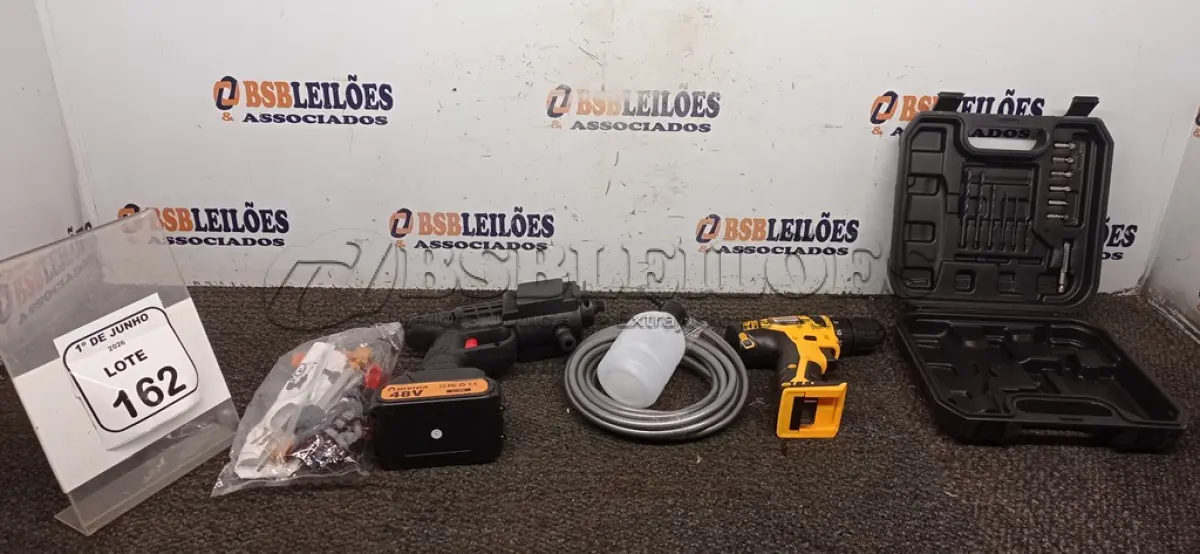 LOTE 162 - 01 PISTOLA DE PRESSÃO DE ÁGUA COM BATERIA 48V E ACESSÓRIOS E PARAFUSADEIRA WAP COM BROCAS E MALETA (SEM BATERIA). (NO ESTADO) ATENÇÃO! FAZER A VISITAÇÃO ANTES DE ARREMATAR, NÃO SABEMOS SE FUNCIONA, LEILÃO NÃO TEM GARANTIA E NEM DEVOLUÇÃO, SUJEITO A POSSÍVEIS AVARIAS VISÍVEIS/OCULTAS E/OU AUSÊNCIA DE COMPONENTES.