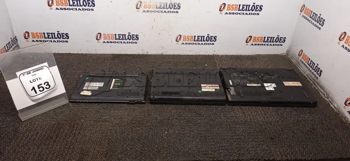 LOTE 153 - 03 NOTEBOOKS DE MARCAS E MODELOS DIVERSOS PARA RETIRADA DE PEÇAS. (NO ESTADO) ATENÇÃO! FAZER A VISITAÇÃO ANTES DE ARREMATAR, NÃO SABEMOS SE FUNCIONA, LEILÃO NÃO TEM GARANTIA E NEM DEVOLUÇÃO, SUJEITO A POSSÍVEIS AVARIAS VISÍVEIS/OCULTAS E/OU AUSÊNCIA DE COMPONENTES.