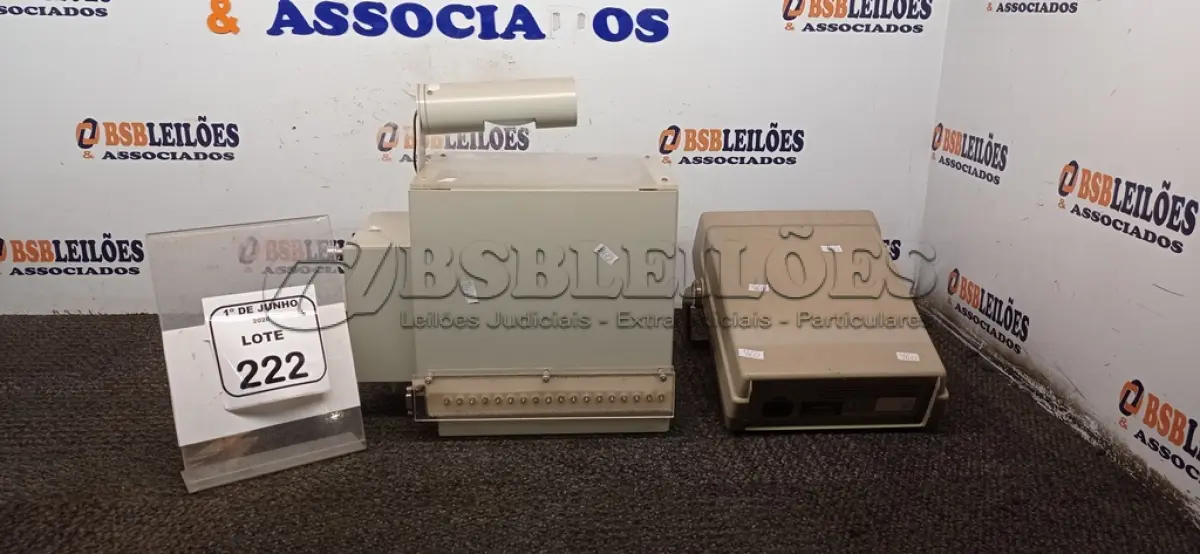 LOTE 222 - 01 MULTÍMETRO ANALÓGICO MODELO MDM-8145 MARCA MINPA E 01 CAIXA DE CONDICIONAMENTO ANIMAL MODELO EP-102 COM PAINEL DE CONTROLE MODELO CS 0199 110V. (NO ESTADO) ATENÇÃO! FAZER A VISITAÇÃO ANTES DE ARREMATAR, NÃO SABEMOS SE FUNCIONA, LEILÃO NÃO TEM GARANTIA E NEM DEVOLUÇÃO, SUJEITO A POSSÍVEIS AVARIAS VISÍVEIS/OCULTAS E/OU AUSÊNCIA DE COMPONENTES.