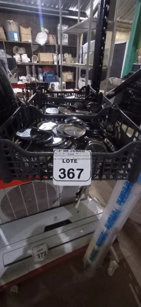 LOTE 367 - 01 LOTE COM GRANDE QUANTIDADE DE PORTA COPOS EM INOX. (NO ESTADO) ATENÇÃO! FAZER A VISITAÇÃO ANTES DE ARREMATAR, NÃO SABEMOS SE FUNCIONA, LEILÃO NÃO TEM GARANTIA E NEM DEVOLUÇÃO, SUJEITO A POSSÍVEIS AVARIAS VISÍVEIS/OCULTAS E/OU AUSÊNCIA DE COMPONENTES.