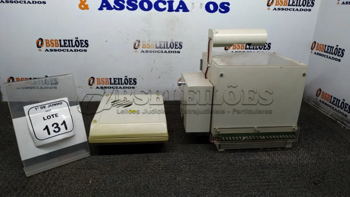 LOTE 131 - 01 CAIXA DE CONDICIONAMENTO ANIMAL MODELO EP-102 COM PAINEL DE CONTROLE MODELO CS 0199 110V E 01 ESTIMULADOR DE PULSOS MODELO NEMESYS 941 MARCA QUARK. (NO ESTADO) ATENÇÃO! FAZER A VISITAÇÃO ANTES DE ARREMATAR, NÃO SABEMOS SE FUNCIONA, LEILÃO NÃO TEM GARANTIA E NEM DEVOLUÇÃO, SUJEITO A POSSÍVEIS AVARIAS VISÍVEIS/OCULTAS E/OU AUSÊNCIA DE COMPONENTES.