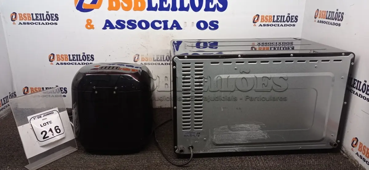 LOTE 216 - 01 FORNO 52L MODELO GRAND FAMILLY MARCA MONDIAL E 01 PANIFICADORA MODELO MASTER BREAD 220V MARCA MONDIAL. (NO ESTADO) ATENÇÃO! FAZER A VISITAÇÃO ANTES DE ARREMATAR, NÃO SABEMOS SE FUNCIONA, LEILÃO NÃO TEM GARANTIA E NEM DEVOLUÇÃO, SUJEITO A POSSÍVEIS AVARIAS VISÍVEIS/OCULTAS E/OU AUSÊNCIA DE COMPONENTES.