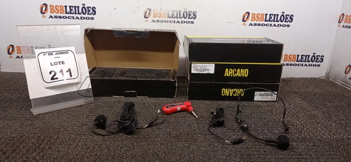 LOTE 211 - 04 MICROFONES AURICULAR COM MICROFONE DE LAPELA MODELO LA500 MARCA ARCANO. (NO ESTADO) ATENÇÃO! FAZER A VISITAÇÃO ANTES DE ARREMATAR, NÃO SABEMOS SE FUNCIONA, LEILÃO NÃO TEM GARANTIA E NEM DEVOLUÇÃO, SUJEITO A POSSÍVEIS AVARIAS VISÍVEIS/OCULTAS E/OU AUSÊNCIA DE COMPONENTES.
