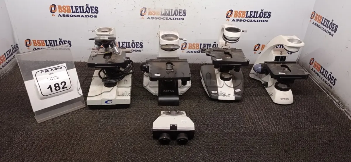 LOTE 182 - 04 MICROSCÓPIOS. (NO ESTADO) ATENÇÃO! FAZER A VISITAÇÃO ANTES DE ARREMATAR, NÃO SABEMOS SE FUNCIONA, LEILÃO NÃO TEM GARANTIA E NEM DEVOLUÇÃO, SUJEITO A POSSÍVEIS AVARIAS VISÍVEIS/OCULTAS E/OU AUSÊNCIA DE COMPONENTES.