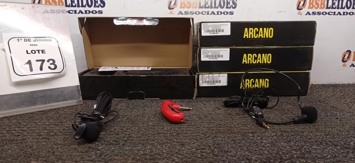 LOTE 173 - 04 MICROFONES AURICULAR COM MICROFONE DE LAPELA MODELO LA500 MARCA ARCANO. (NO ESTADO) ATENÇÃO! FAZER A VISITAÇÃO ANTES DE ARREMATAR, NÃO SABEMOS SE FUNCIONA, LEILÃO NÃO TEM GARANTIA E NEM DEVOLUÇÃO, SUJEITO A POSSÍVEIS AVARIAS VISÍVEIS/OCULTAS E/OU AUSÊNCIA DE COMPONENTES.