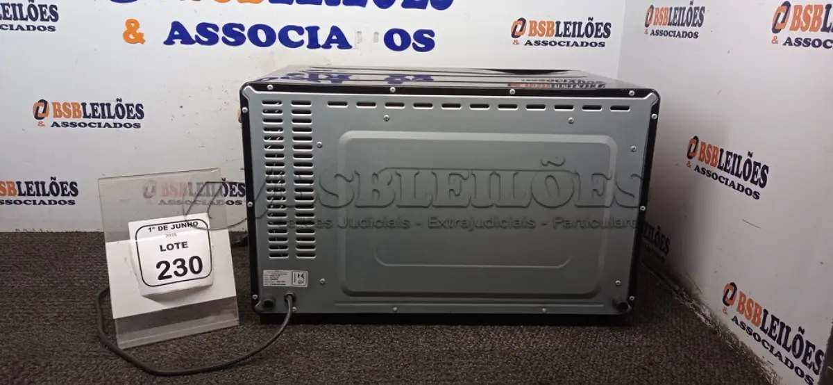 LOTE 230 - 01 FORNO 52L MODELO GRAND FAMILLY MARCA MONDIAL. (NO ESTADO) ATENÇÃO! FAZER A VISITAÇÃO ANTES DE ARREMATAR, NÃO SABEMOS SE FUNCIONA, LEILÃO NÃO TEM GARANTIA E NEM DEVOLUÇÃO, SUJEITO A POSSÍVEIS AVARIAS VISÍVEIS/OCULTAS E/OU AUSÊNCIA DE COMPONENTES.