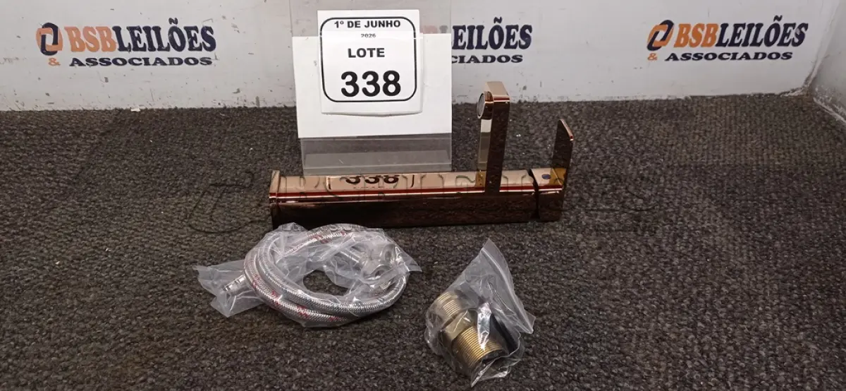 LOTE 338 - 01 TORNEIRA MISTURADOR MARCA PRIZI COM ACESSÓRIOS. (NO ESTADO) ATENÇÃO! FAZER A VISITAÇÃO ANTES DE ARREMATAR, NÃO SABEMOS SE FUNCIONA, LEILÃO NÃO TEM GARANTIA E NEM DEVOLUÇÃO, SUJEITO A POSSÍVEIS AVARIAS VISÍVEIS/OCULTAS E/OU AUSÊNCIA DE COMPONENTES.