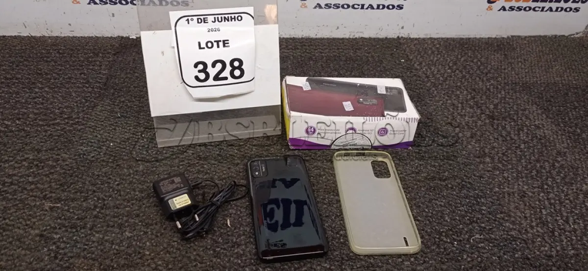 LOTE 328 - 01 SMARTPHONE COM CARREGADOR MODELO TWIST MARCA POSITIVO. (NO ESTADO) ATENÇÃO! FAZER A VISITAÇÃO ANTES DE ARREMATAR, NÃO SABEMOS SE FUNCIONA, LEILÃO NÃO TEM GARANTIA E NEM DEVOLUÇÃO, SUJEITO A POSSÍVEIS AVARIAS VISÍVEIS/OCULTAS E/OU AUSÊNCIA DE COMPONENTES.