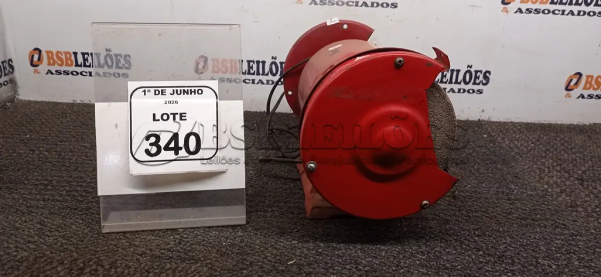 LOTE 340 - 01 MOTOR ELÉTRICO 6,15/3A. (NO ESTADO) ATENÇÃO! FAZER A VISITAÇÃO ANTES DE ARREMATAR, NÃO SABEMOS SE FUNCIONA, LEILÃO NÃO TEM GARANTIA E NEM DEVOLUÇÃO, SUJEITO A POSSÍVEIS AVARIAS VISÍVEIS/OCULTAS E/OU AUSÊNCIA DE COMPONENTES.