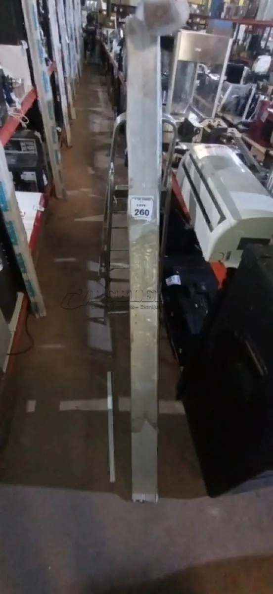 LOTE 260 - 01 PORTA SANFONADA PVC DE 0,86X2,10 NA COR BRANCA MARCA PLASTILIT. (NO ESTADO) ATENÇÃO! FAZER A VISITAÇÃO ANTES DE ARREMATAR, NÃO SABEMOS SE FUNCIONA, LEILÃO NÃO TEM GARANTIA E NEM DEVOLUÇÃO, SUJEITO A POSSÍVEIS AVARIAS VISÍVEIS/OCULTAS E/OU AUSÊNCIA DE COMPONENTES.