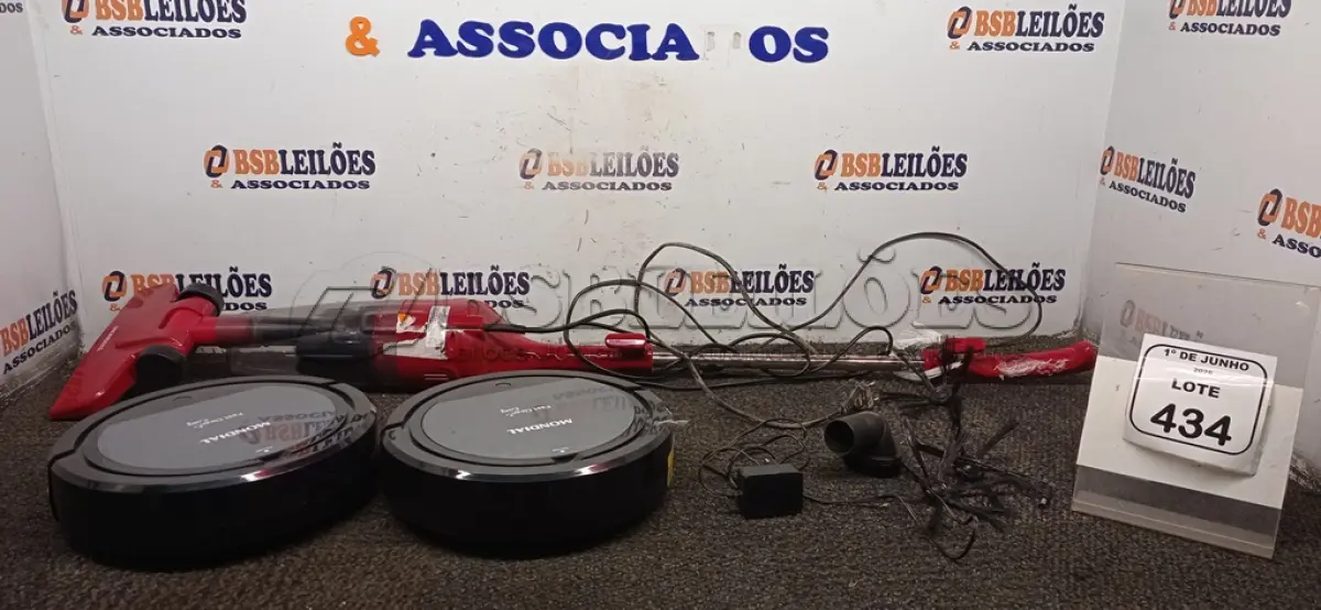 LOTE 434 - 02 ASPIRADORES ROBÔ MARCA MONDIAL E 01 ASPIRADOR DE PÓ 220V MARCA MONDIAL. (NO ESTADO) ATENÇÃO! FAZER A VISITAÇÃO ANTES DE ARREMATAR, NÃO SABEMOS SE FUNCIONA, LEILÃO NÃO TEM GARANTIA E NEM DEVOLUÇÃO, SUJEITO A POSSÍVEIS AVARIAS VISÍVEIS/OCULTAS E/OU AUSÊNCIA DE COMPONENTES.