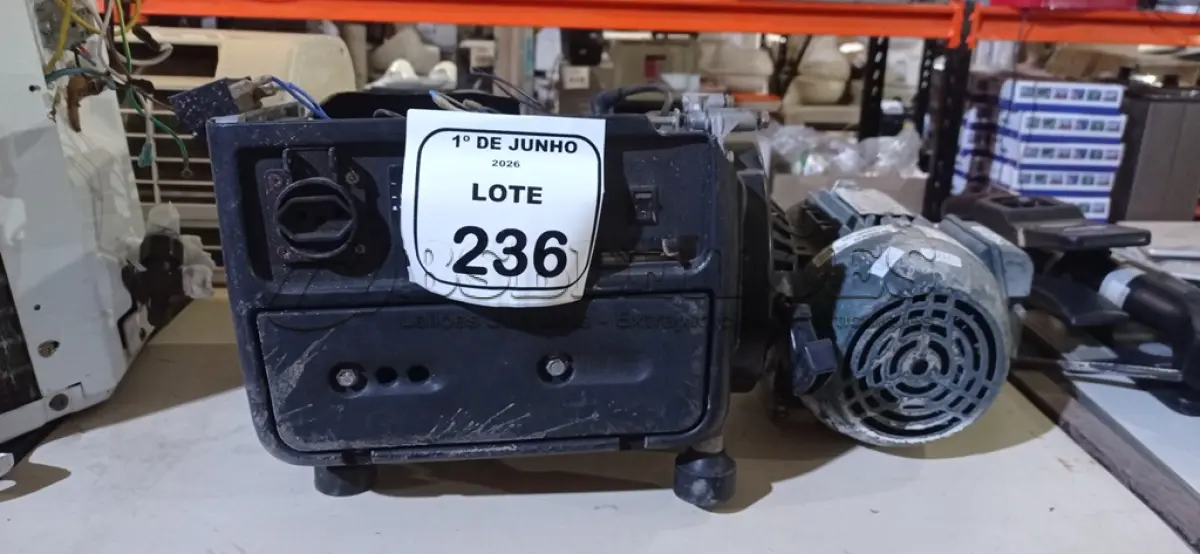 LOTE 236 - 01 MOTOR DE GERADOR INCOMPLETO MARCA TOYMA E 01 MOTOR ELÉTRICO MARCA HERCULES. (NO ESTADO) ATENÇÃO! FAZER A VISITAÇÃO ANTES DE ARREMATAR, NÃO SABEMOS SE FUNCIONA, LEILÃO NÃO TEM GARANTIA E NEM DEVOLUÇÃO, SUJEITO A POSSÍVEIS AVARIAS VISÍVEIS/OCULTAS E/OU AUSÊNCIA DE COMPONENTES.