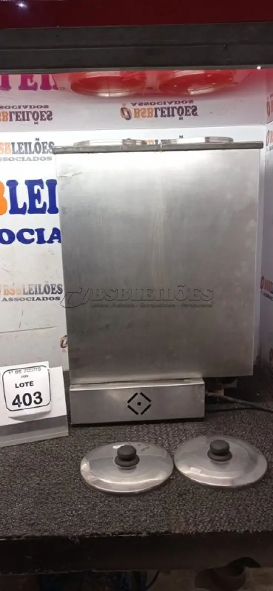 LOTE 403 - 01 CAFETEIRA INDUSTRIAL EM INOX MARCA MARCHESONI. (NO ESTADO) ATENÇÃO! FAZER A VISITAÇÃO ANTES DE ARREMATAR, NÃO SABEMOS SE FUNCIONA, LEILÃO NÃO TEM GARANTIA E NEM DEVOLUÇÃO, SUJEITO A POSSÍVEIS AVARIAS VISÍVEIS/OCULTAS E/OU AUSÊNCIA DE COMPONENTES.