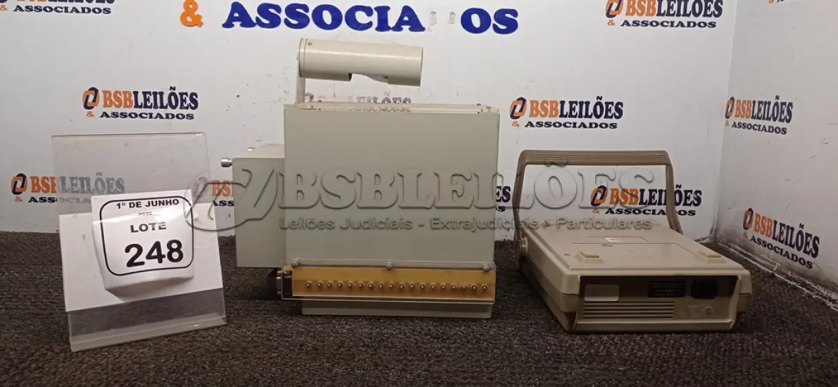 LOTE 248 - 01 FREQUENCÍMETRO MODELO MF-6120 MARCA MINIPA E 01 CAIXA DE CONDICIONAMENTO ANIMAL MODELO EP-102 COM PAINEL DE CONTROLE 110V. (NO ESTADO) ATENÇÃO! FAZER A VISITAÇÃO ANTES DE ARREMATAR, NÃO SABEMOS SE FUNCIONA, LEILÃO NÃO TEM GARANTIA E NEM DEVOLUÇÃO, SUJEITO A POSSÍVEIS AVARIAS VISÍVEIS/OCULTAS E/OU AUSÊNCIA DE COMPONENTES.