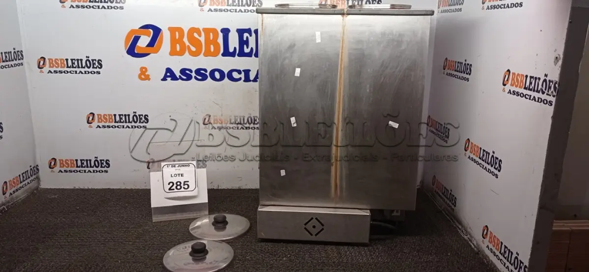 LOTE 285 - 01 CAFETEIRA INDUSTRIAL EM INOX MARCA MARCHESONI. (NO ESTADO) ATENÇÃO! FAZER A VISITAÇÃO ANTES DE ARREMATAR, NÃO SABEMOS SE FUNCIONA, LEILÃO NÃO TEM GARANTIA E NEM DEVOLUÇÃO, SUJEITO A POSSÍVEIS AVARIAS VISÍVEIS/OCULTAS E/OU AUSÊNCIA DE COMPONENTES.