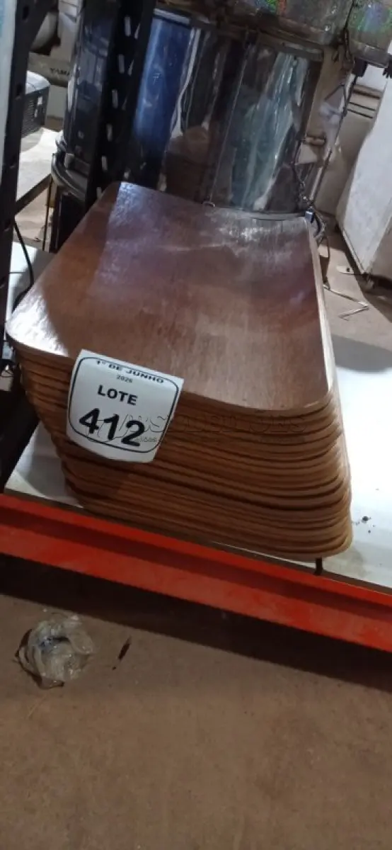LOTE 412 - 20 PLACAS DE MADEIRA. (NO ESTADO) ATENÇÃO! FAZER A VISITAÇÃO ANTES DE ARREMATAR, NÃO SABEMOS SE FUNCIONA, LEILÃO NÃO TEM GARANTIA E NEM DEVOLUÇÃO, SUJEITO A POSSÍVEIS AVARIAS VISÍVEIS/OCULTAS E/OU AUSÊNCIA DE COMPONENTES.