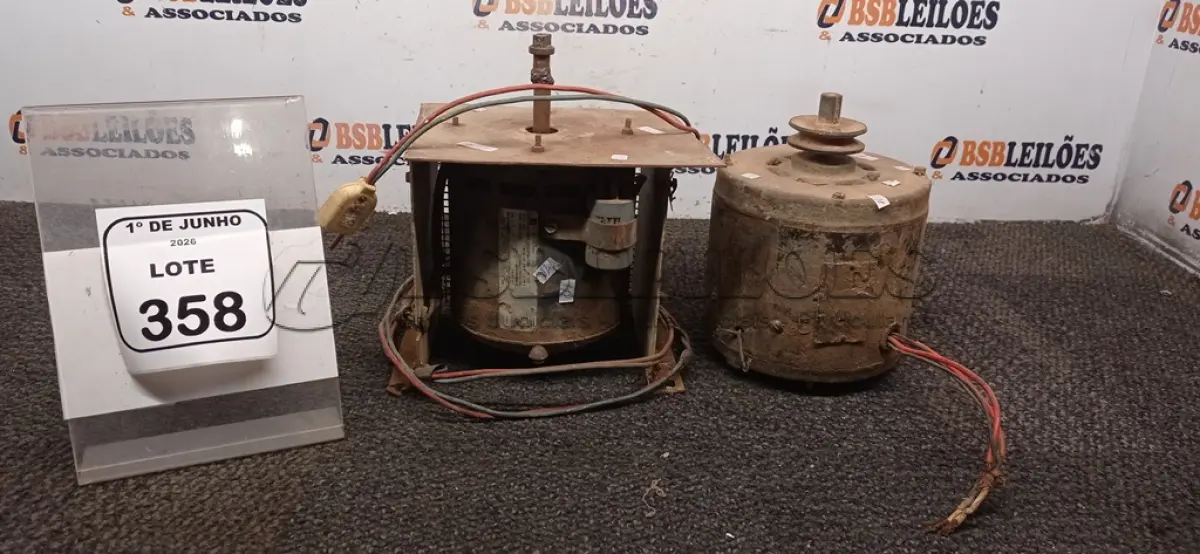 LOTE 358 - 01 MÁQUINA DE SOLDA E 01 MOTOR ELÉTRICO. (NO ESTADO) ATENÇÃO! FAZER A VISITAÇÃO ANTES DE ARREMATAR, NÃO SABEMOS SE FUNCIONA, LEILÃO NÃO TEM GARANTIA E NEM DEVOLUÇÃO, SUJEITO A POSSÍVEIS AVARIAS VISÍVEIS/OCULTAS E/OU AUSÊNCIA DE COMPONENTES.