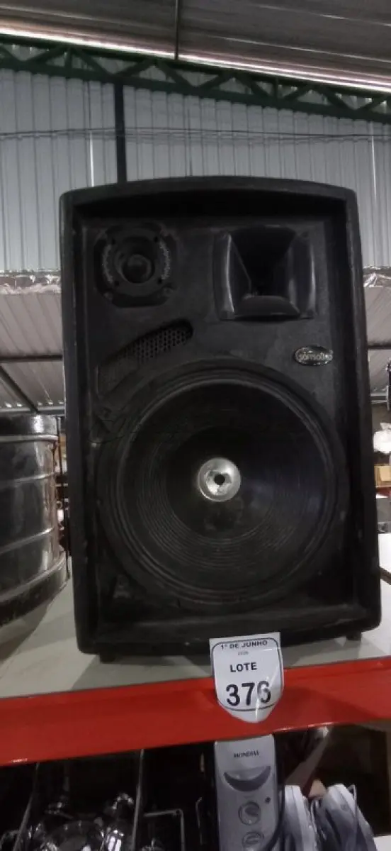 LOTE 376 - 01 CAIXA DE SOM ALTO FALANTE MARCA SOFTWSOUND. (NO ESTADO) ATENÇÃO! FAZER A VISITAÇÃO ANTES DE ARREMATAR, NÃO SABEMOS SE FUNCIONA, LEILÃO NÃO TEM GARANTIA E NEM DEVOLUÇÃO, SUJEITO A POSSÍVEIS AVARIAS VISÍVEIS/OCULTAS E/OU AUSÊNCIA DE COMPONENTES.