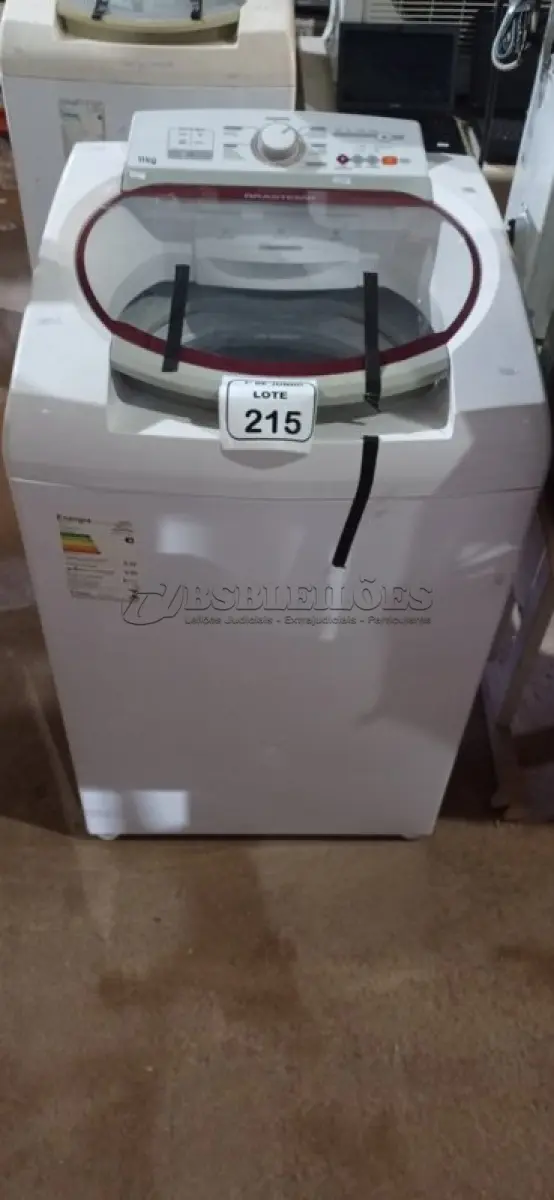 LOTE 215 - 01 MÁQUINA DE LAVAR DE 11KG 220V MARCA BRASTEMP. (NO ESTADO) ATENÇÃO! FAZER A VISITAÇÃO ANTES DE ARREMATAR, NÃO SABEMOS SE FUNCIONA, LEILÃO NÃO TEM GARANTIA E NEM DEVOLUÇÃO, SUJEITO A POSSÍVEIS AVARIAS VISÍVEIS/OCULTAS E/OU AUSÊNCIA DE COMPONENTES.